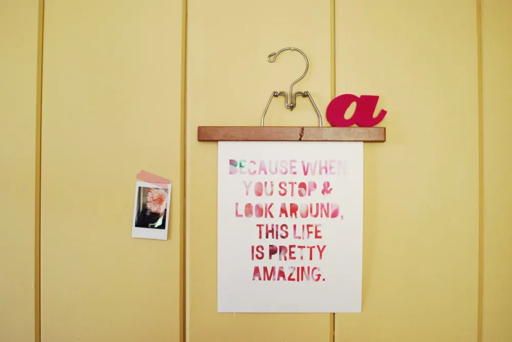 Arte murale con citazione ispiratrice