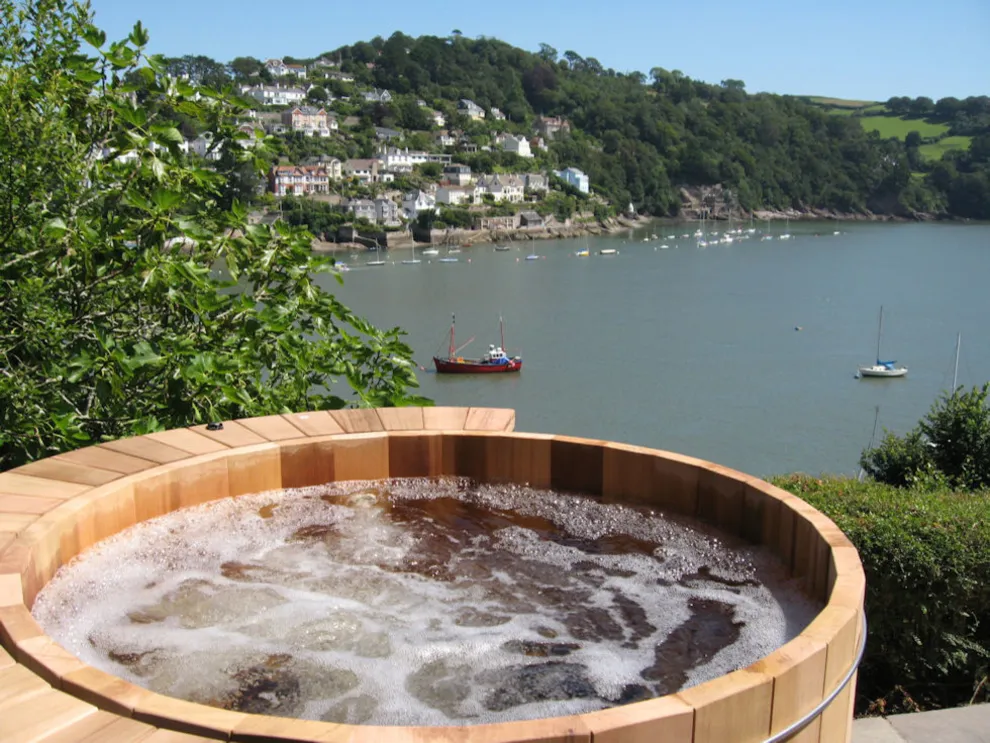 Hvælvede (i jorden) bærbare boblebade