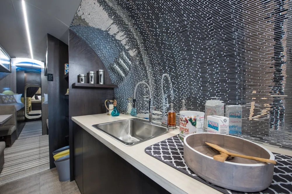 Cool Tile Backsplash | Şık Yeraltı Sığınağı