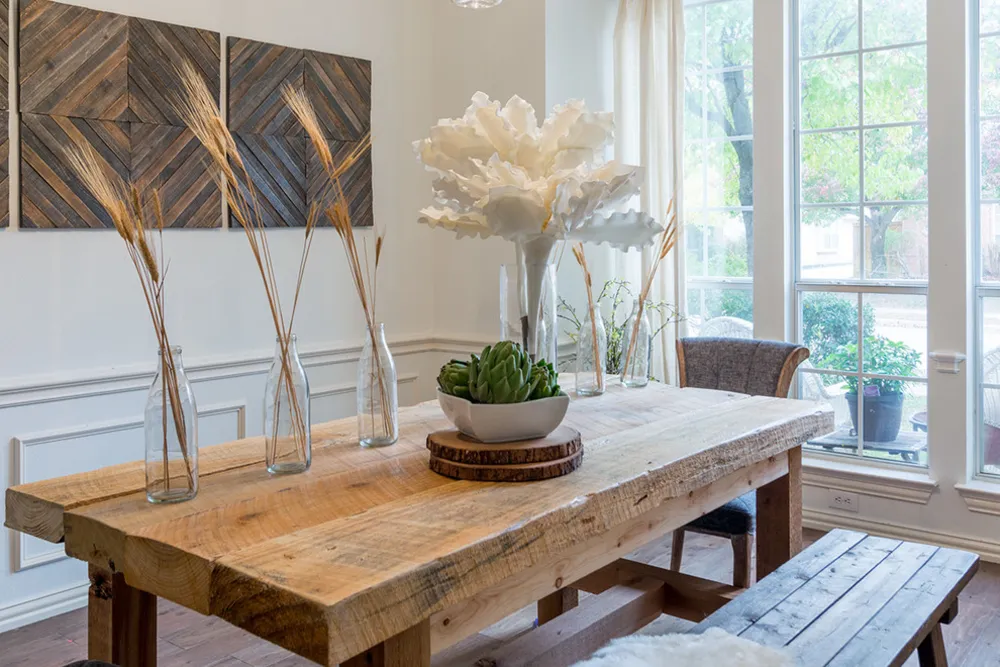 Столовая в современном фермерском доме