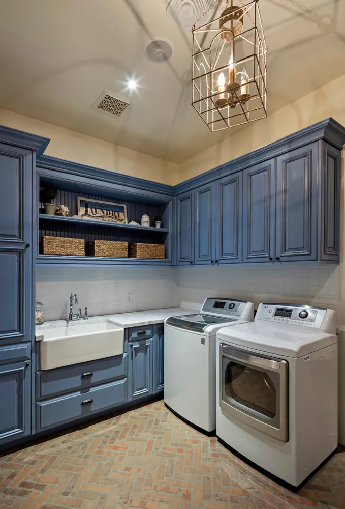 Cocina escaparate moderna blanca». src=