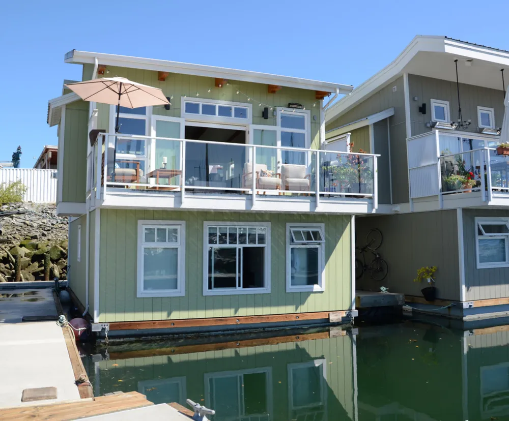 My Servista: op de kust geïnspireerd drijvend huis in Noord-Vancouver