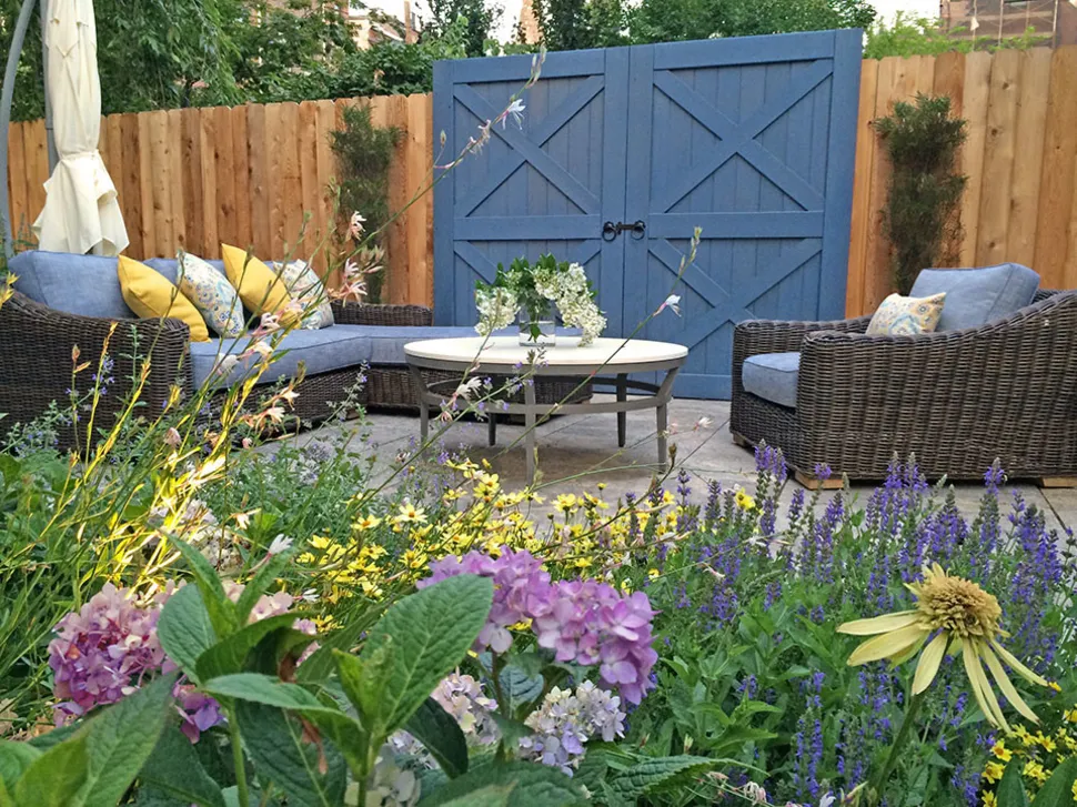 Park Slope, Brooklyn Garden Design, Fontana d'acqua, Finitrice in travertino, Recinzione in legno