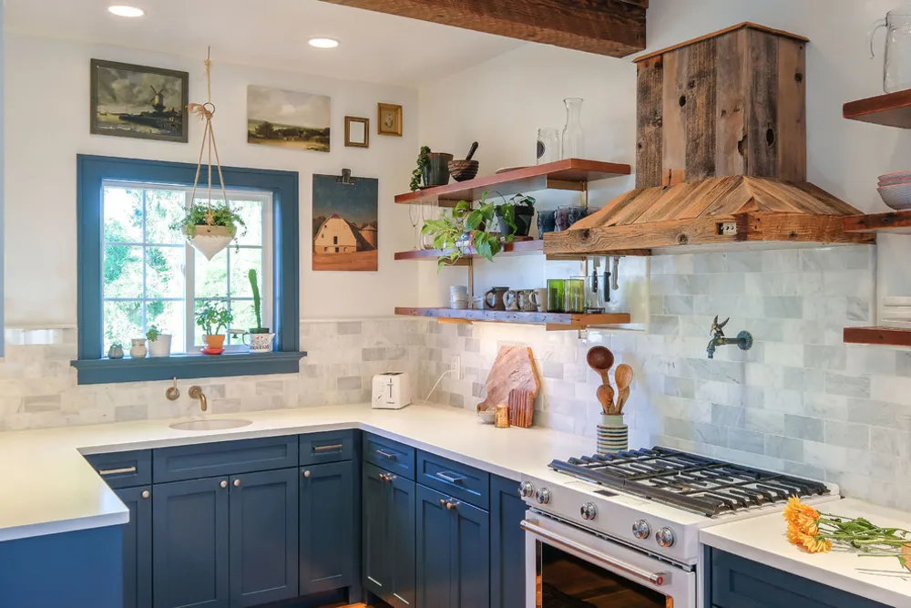 Переходная кухня в фермерском доме в Ванкувере, штат Вашингтон