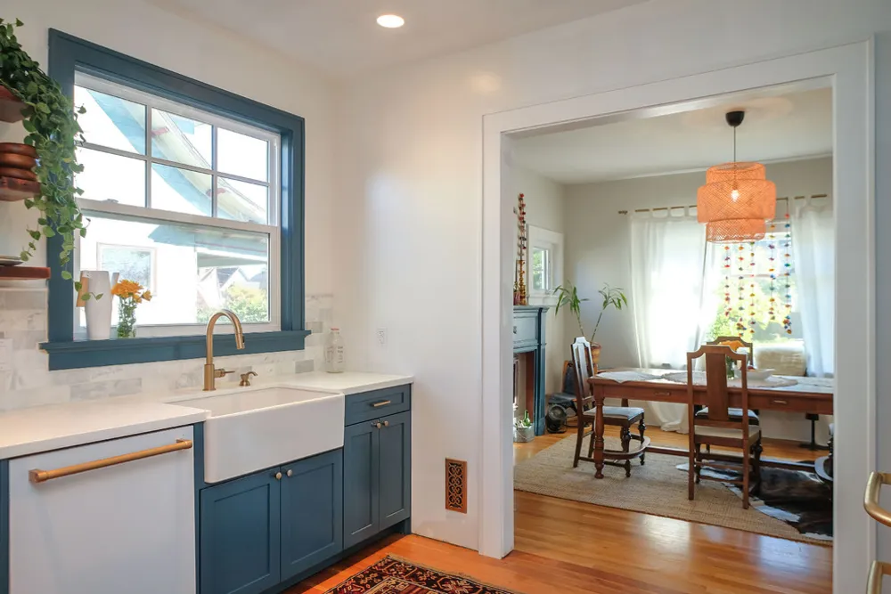 Переходная кухня в фермерском доме в Ванкувере, штат Вашингтон