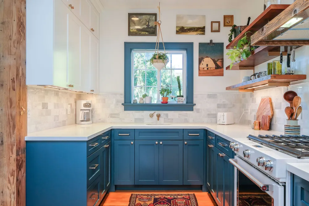 Переходная кухня в фермерском доме в Ванкувере, штат Вашингтон