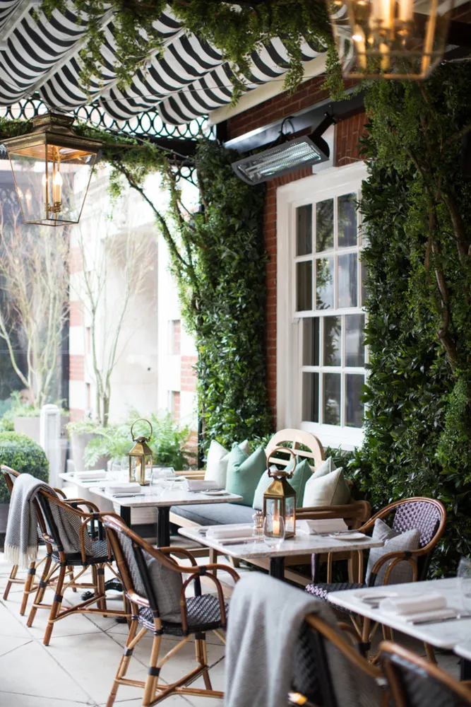 THE DOYLE HOTEL - DIE TERRASSE DES BLOOMSBURY HOTELS