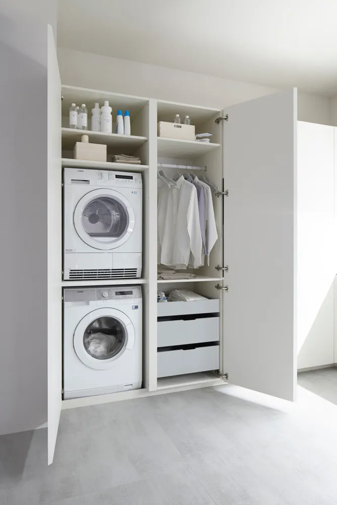 Cocina ecaparate moderna blanca.