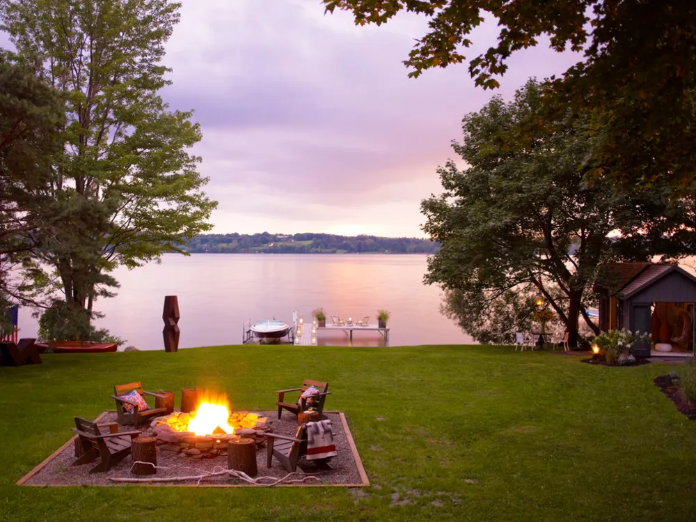 Будинок біля озера Сканітелес