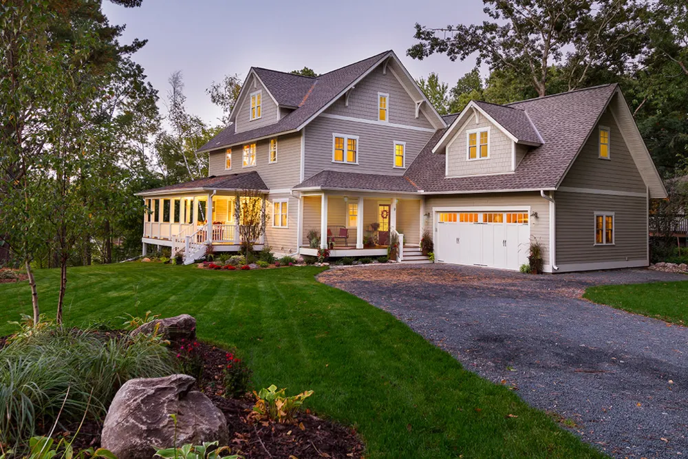 Ферма на берегу озера