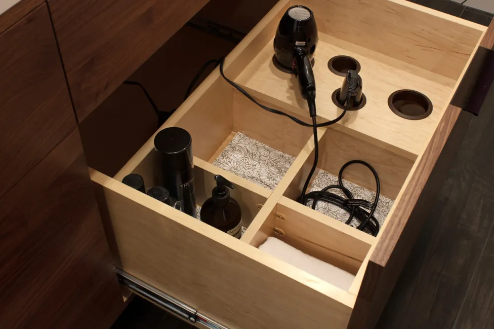 Vanità moderna in noce