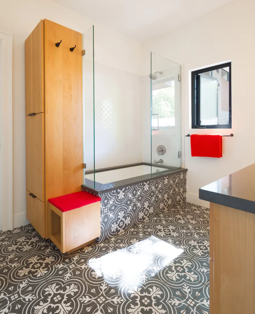 Hyde Parkin bungalowin kunnostus ja lisäys