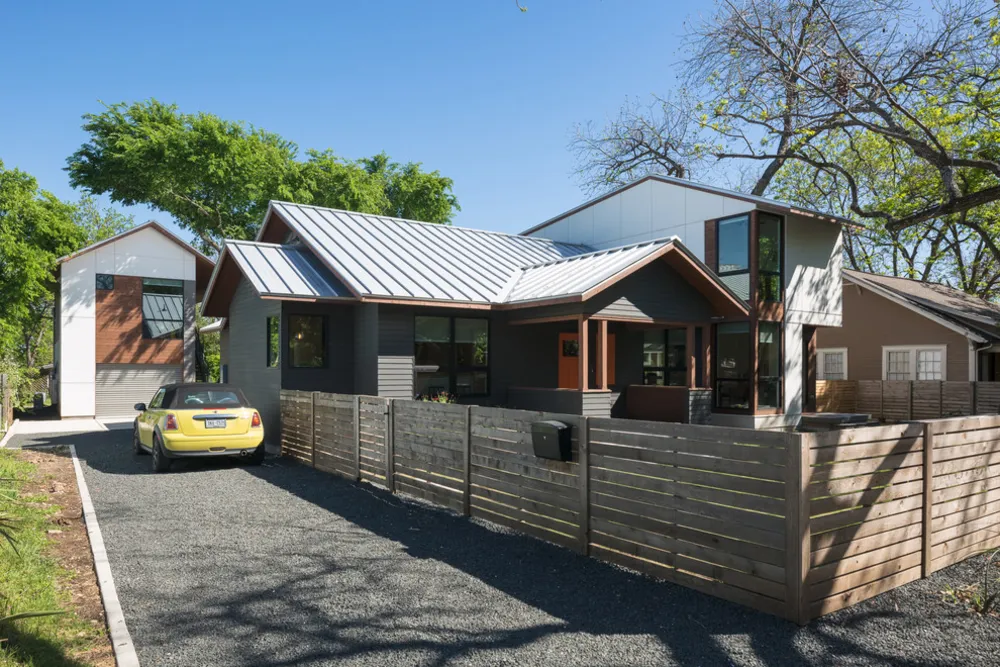 Hyde Parkin bungalowin kunnostus ja lisäys