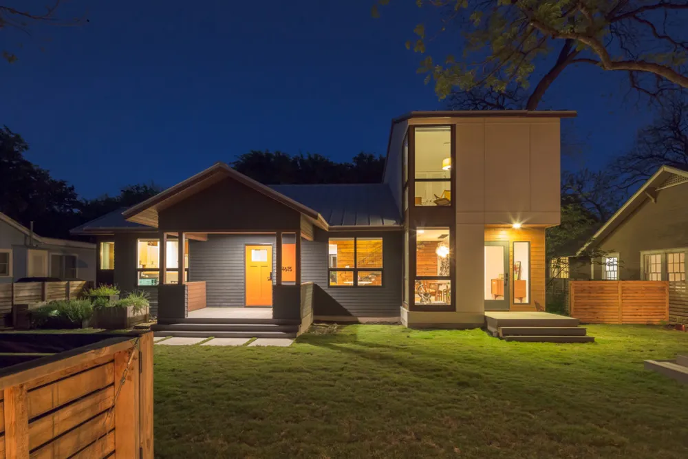 Hyde Park -bungalowin kunnostus ja lisäys