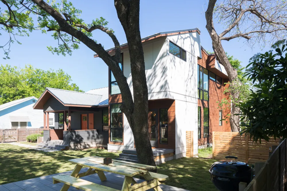 Hyde Parkin bungalowin kunnostus ja lisäys