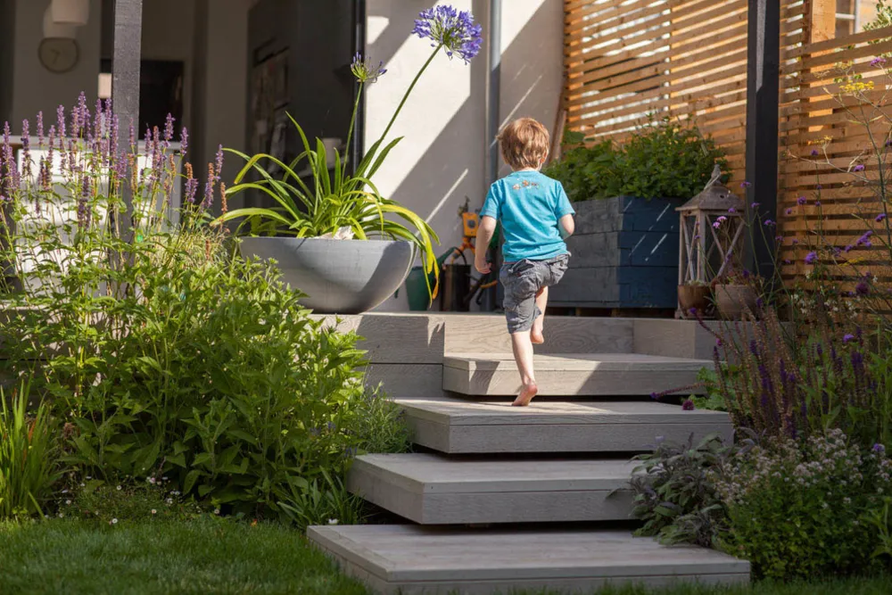 Giardino familiare con sdraio