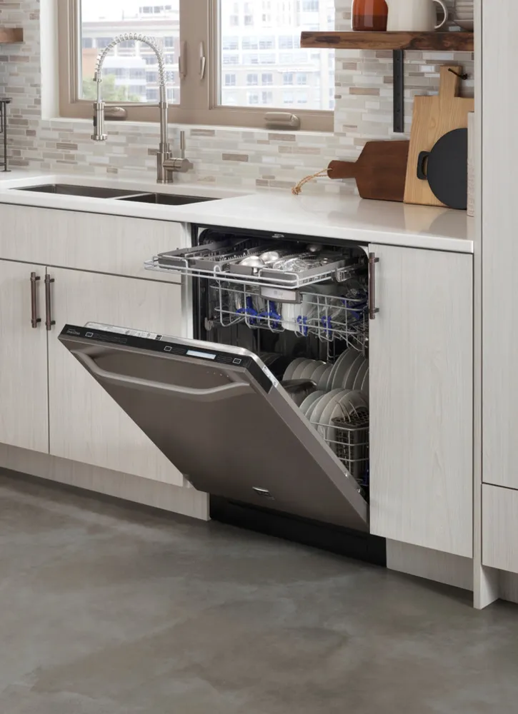 CZARNA ZMYWARKA DO NACZYŃ ZE STALI NIERDZEWNEJ Z TECHNOLOGIĄ TRUESTEAM®