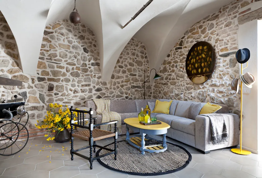 Реконструкция бывшей фермы в Италии на озере Гарда