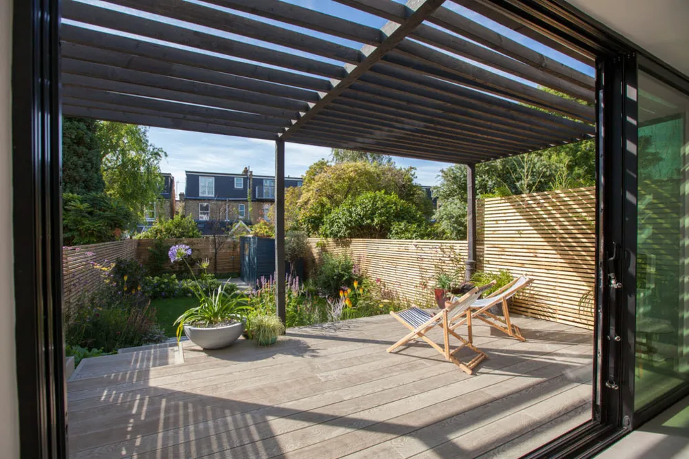 Giardino familiare con terrazza